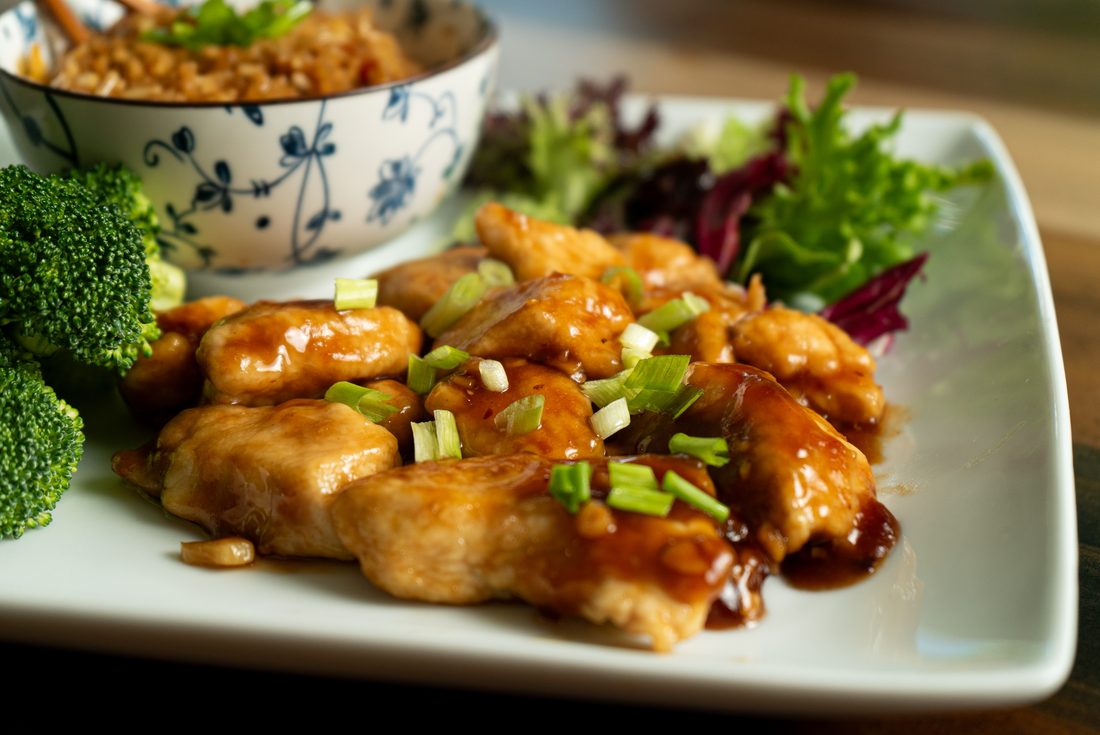 Plate of Puerto Rican-style General Tso chicken